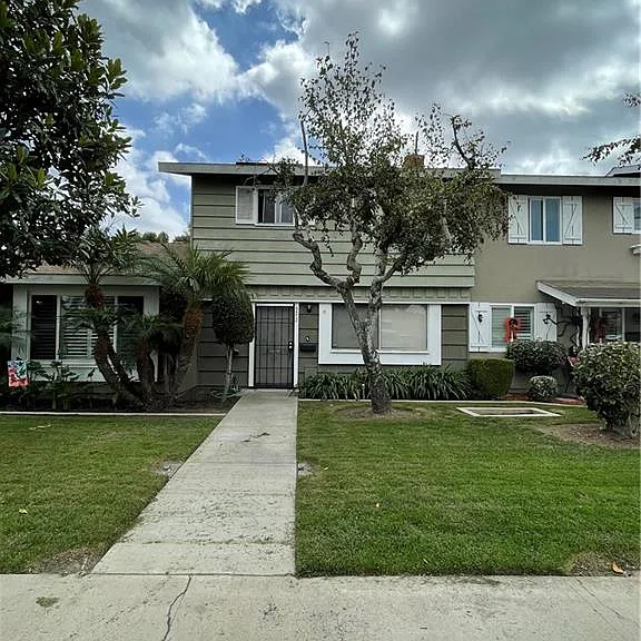 9572 Cornwall Dr — Photo 2