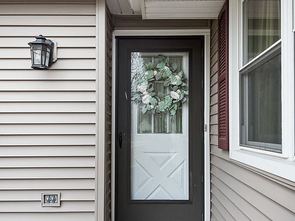3rd image of 1443 Knoll Dr