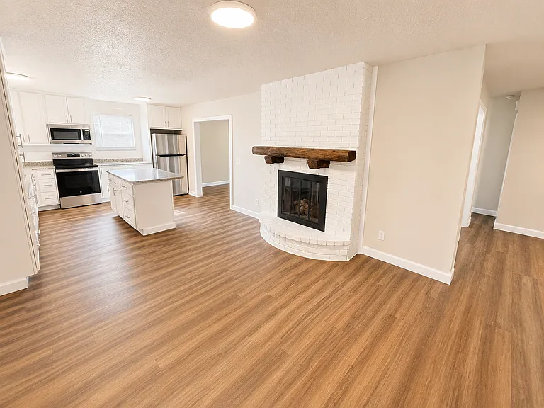 106 Lake Point Dr — Photo 5