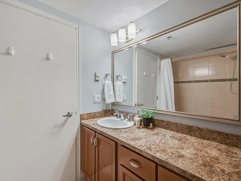960 Harris Ave #307 — Photo 21