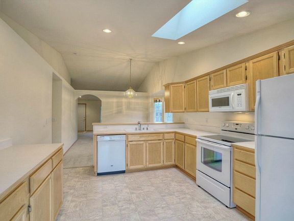 5th image of 20218 72nd St E