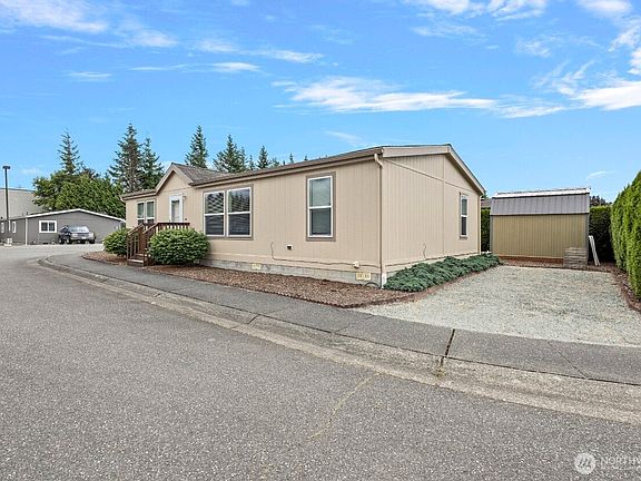 3rd image of 886 Carriage Court