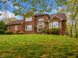 4 Mariner Dr, Randolph, NJ 07869