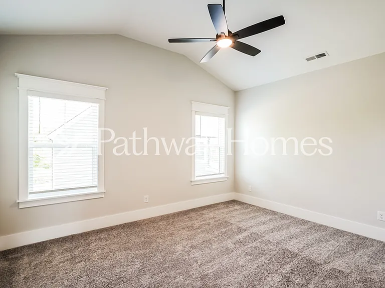 613 Silver Trce — Photo 14