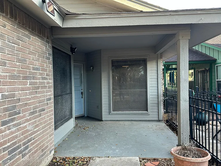 103 Montego Ct — Photo 2