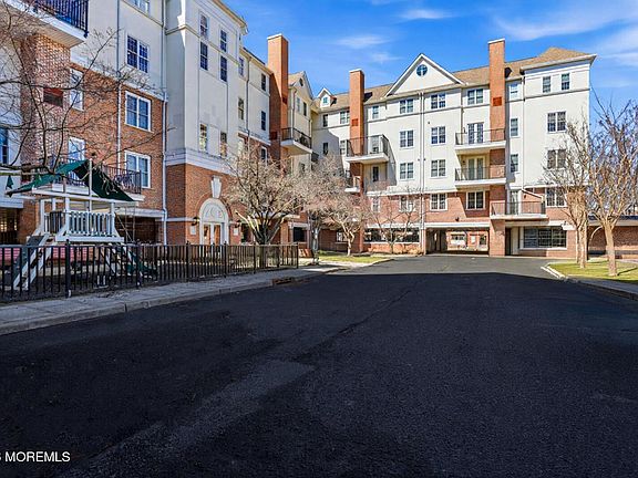 2nd image of 952 Madison Avenue