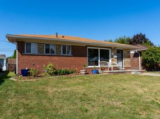 24555 Ridgecroft Ave, Eastpointe, MI 48021