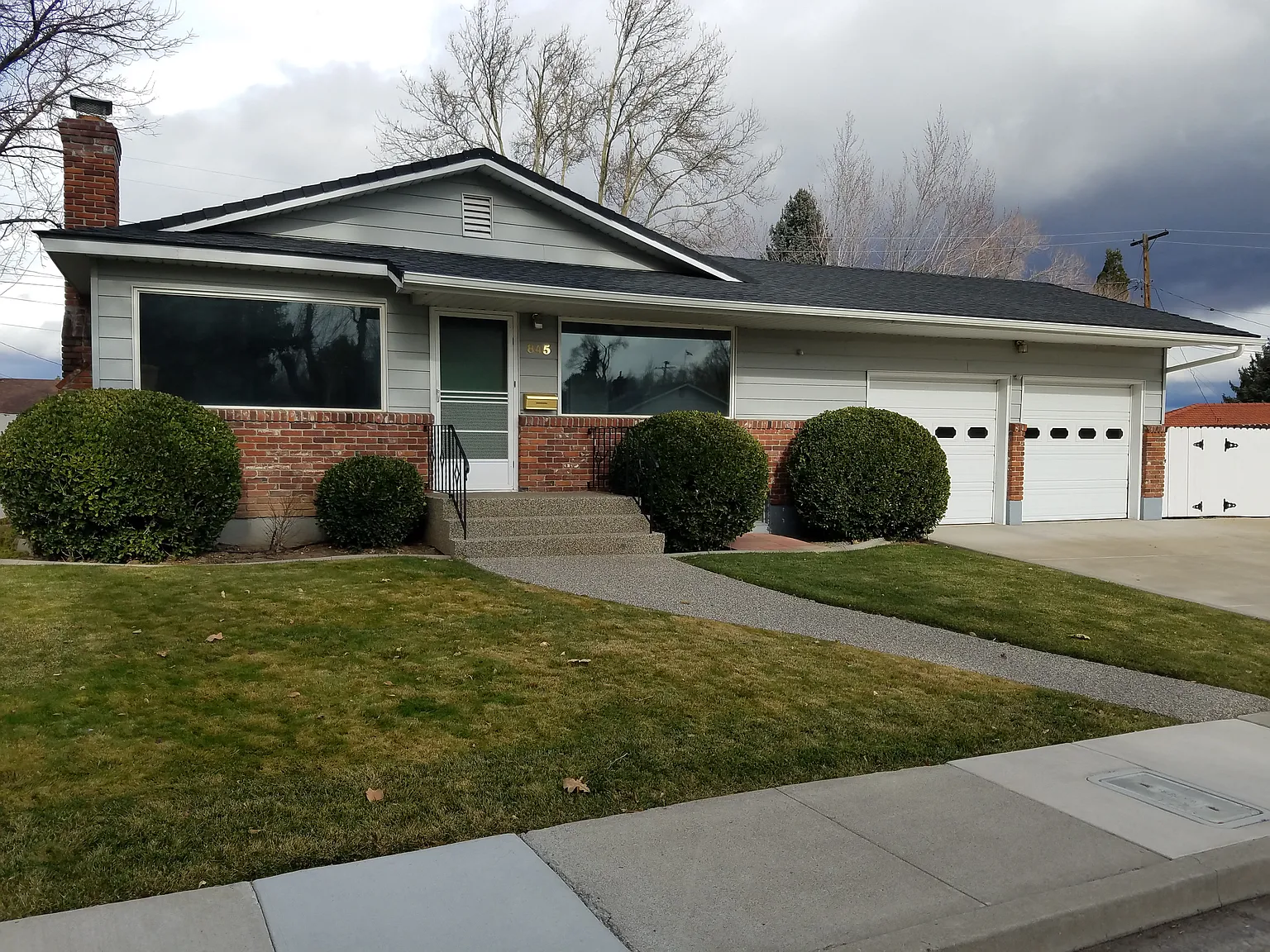 845 Pine Ridge Dr photo 1