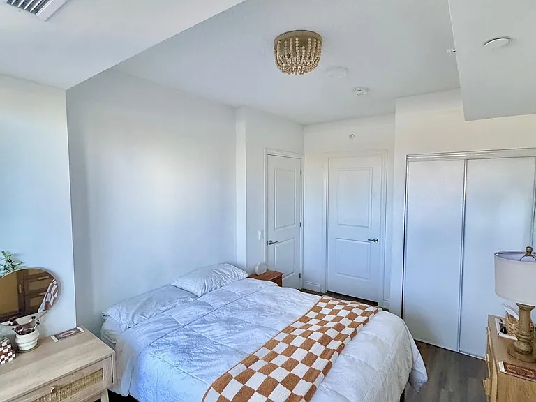 9618 Yonge St #210 — Photo 11