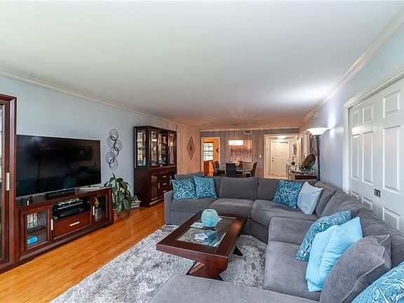 5th image of 802 Cypress Grove Ln APT 304