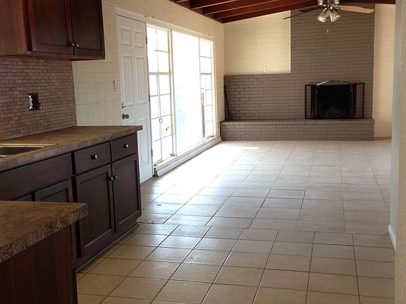 4th image of 24655 Ironwood Ave