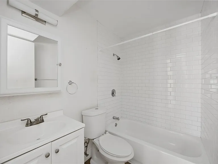 2218 Hazard St #4 — Photo 13