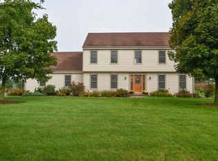 N86W30170 Woodland Dr, Hartland, WI 53029