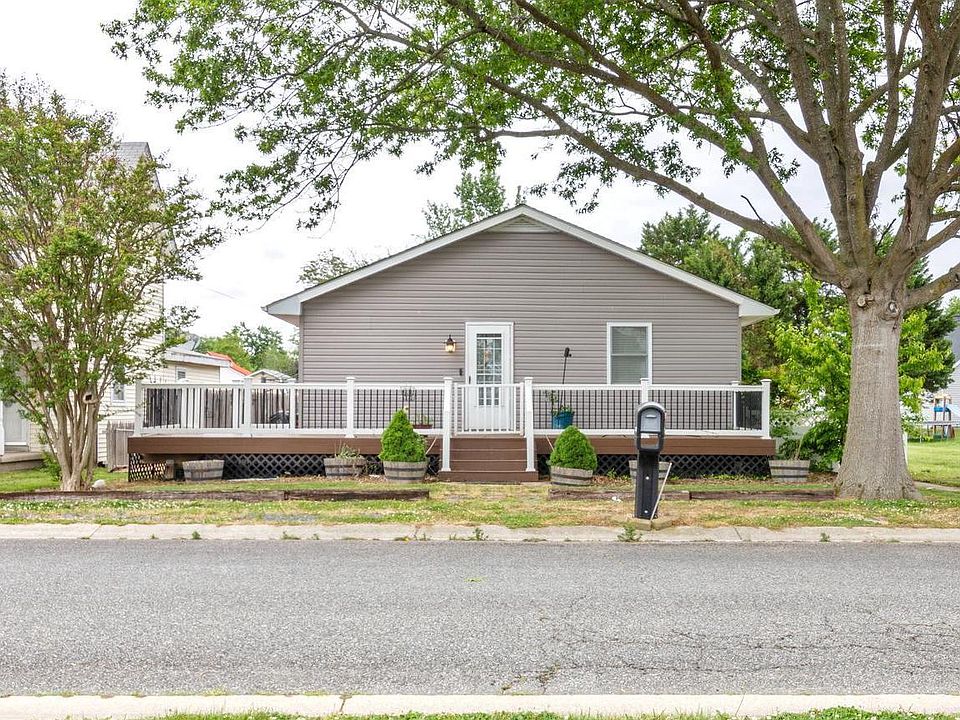 1st image of 208 Oriole Ave