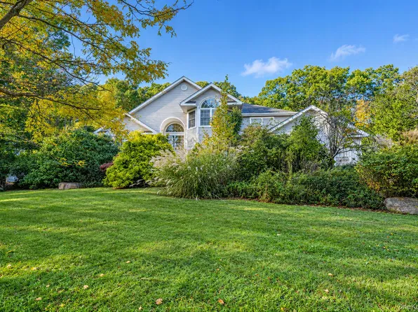 9 Cobbler Lane, East Setauket, NY 11733