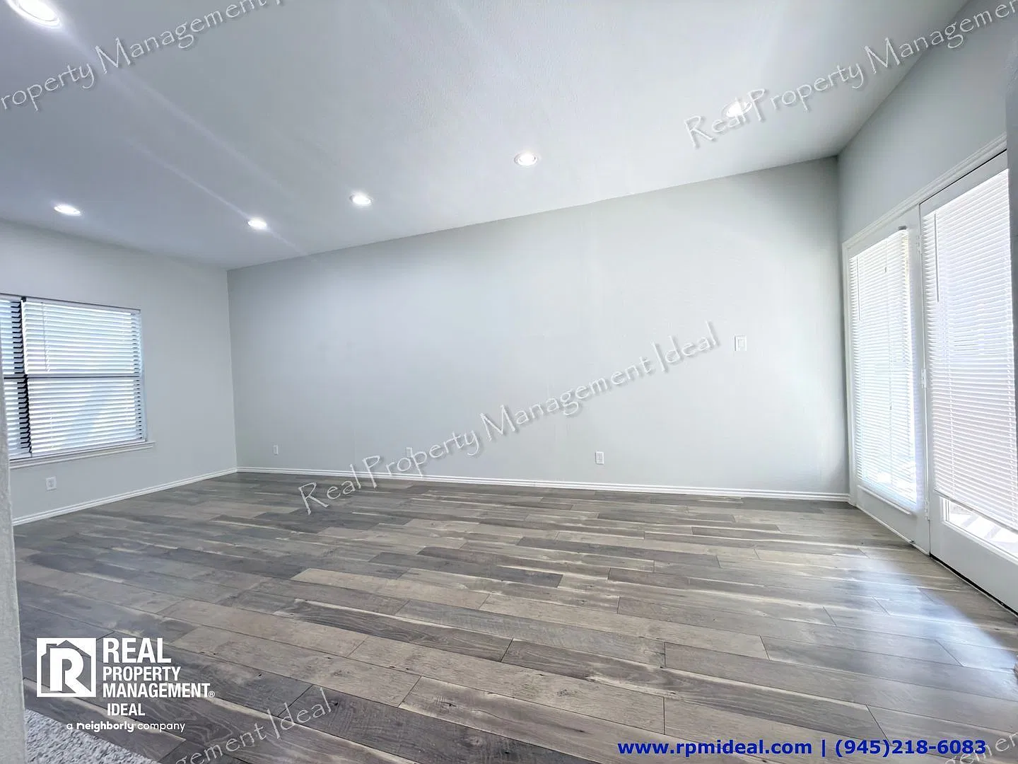 2 bed, 2.0 bath, 878 sqft, $1,599 — Photo 2