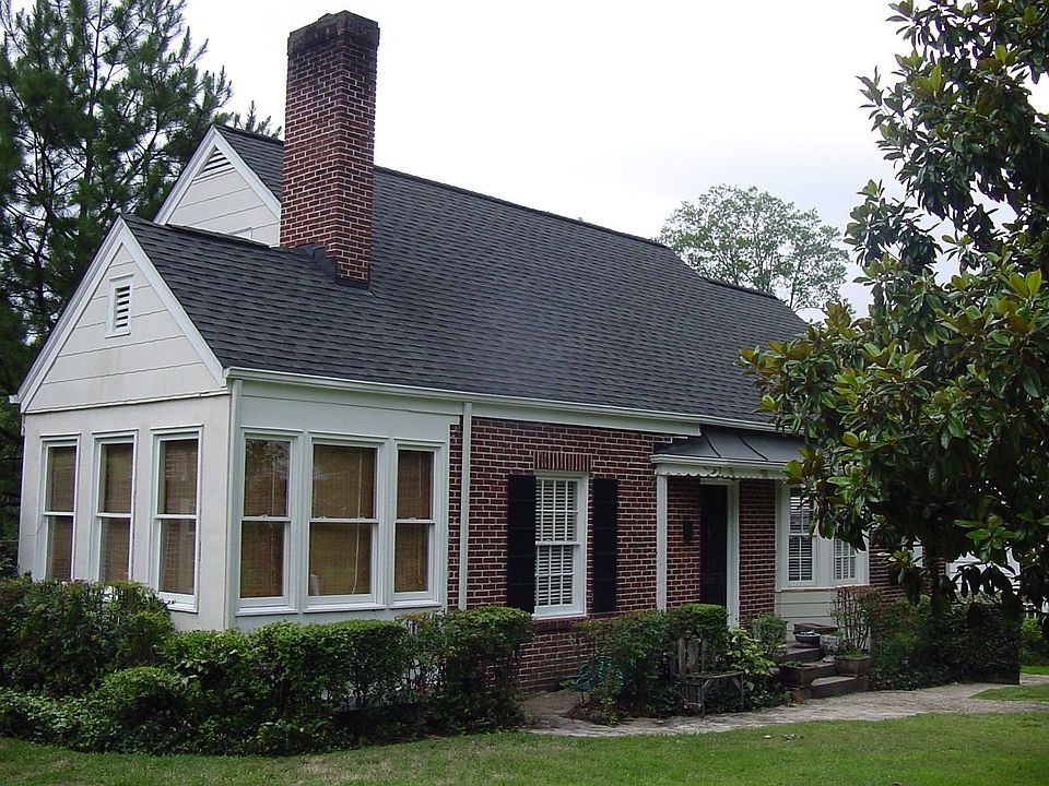 Winnona Park brick bungalow