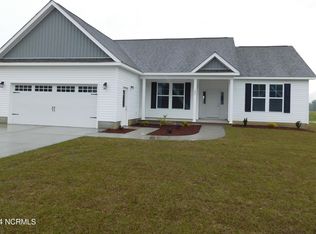 607 Bright Harvest Dr, Maysville, NC 28555