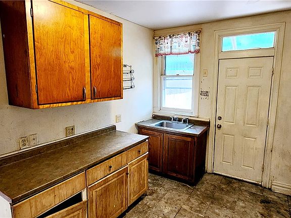 5th image of 1708 Lincoln Ave