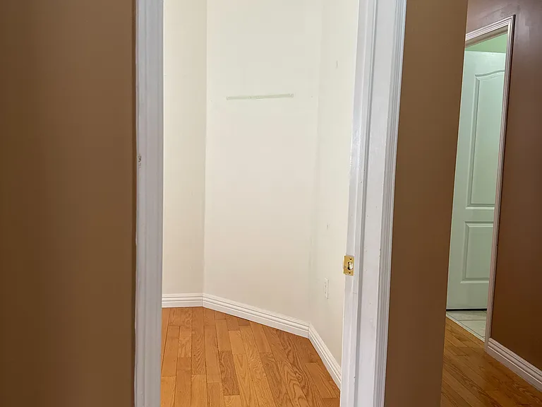 58 Brentcliff Dr #UPPER — Photo 42