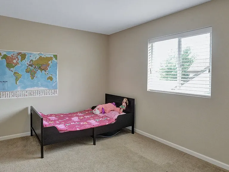 6196 NE Sherborne St — Photo 20