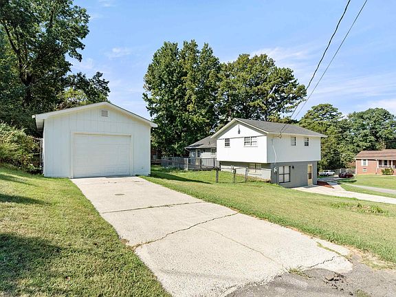 2nd image of 604 Hillcrest Rd
