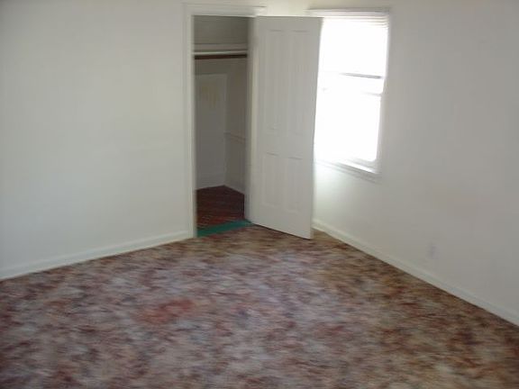 4th image of 595 1/2 Garden Ave