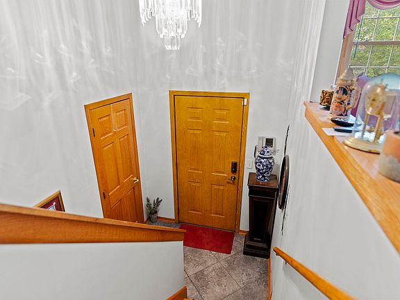 4th image of 615 Park Dr
