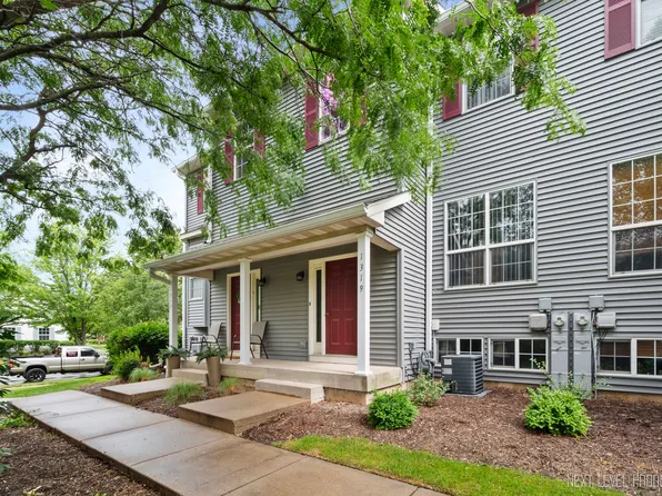 1319 Chestnut Ln, Yorkville, IL 60560
