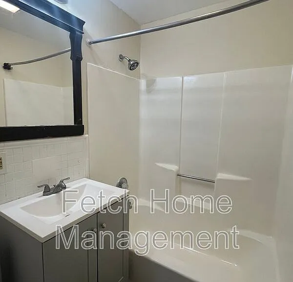 736 E King St #3 — Photo 5