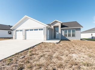 5906 Theodore Ln, Bismarck, ND 58503