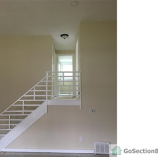 2nd image of 1581 Summit Ave
