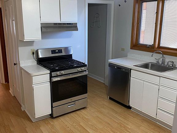 4th image of 5247 W Warner Ave #1