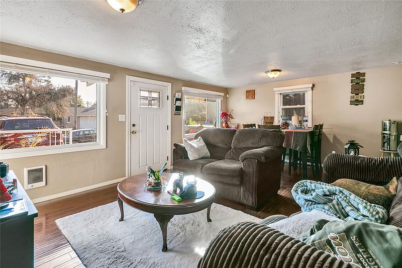 4th image of 4052 E Spokane Street