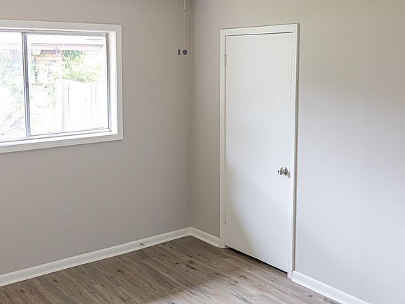 3rd image of 309 Warren Dr