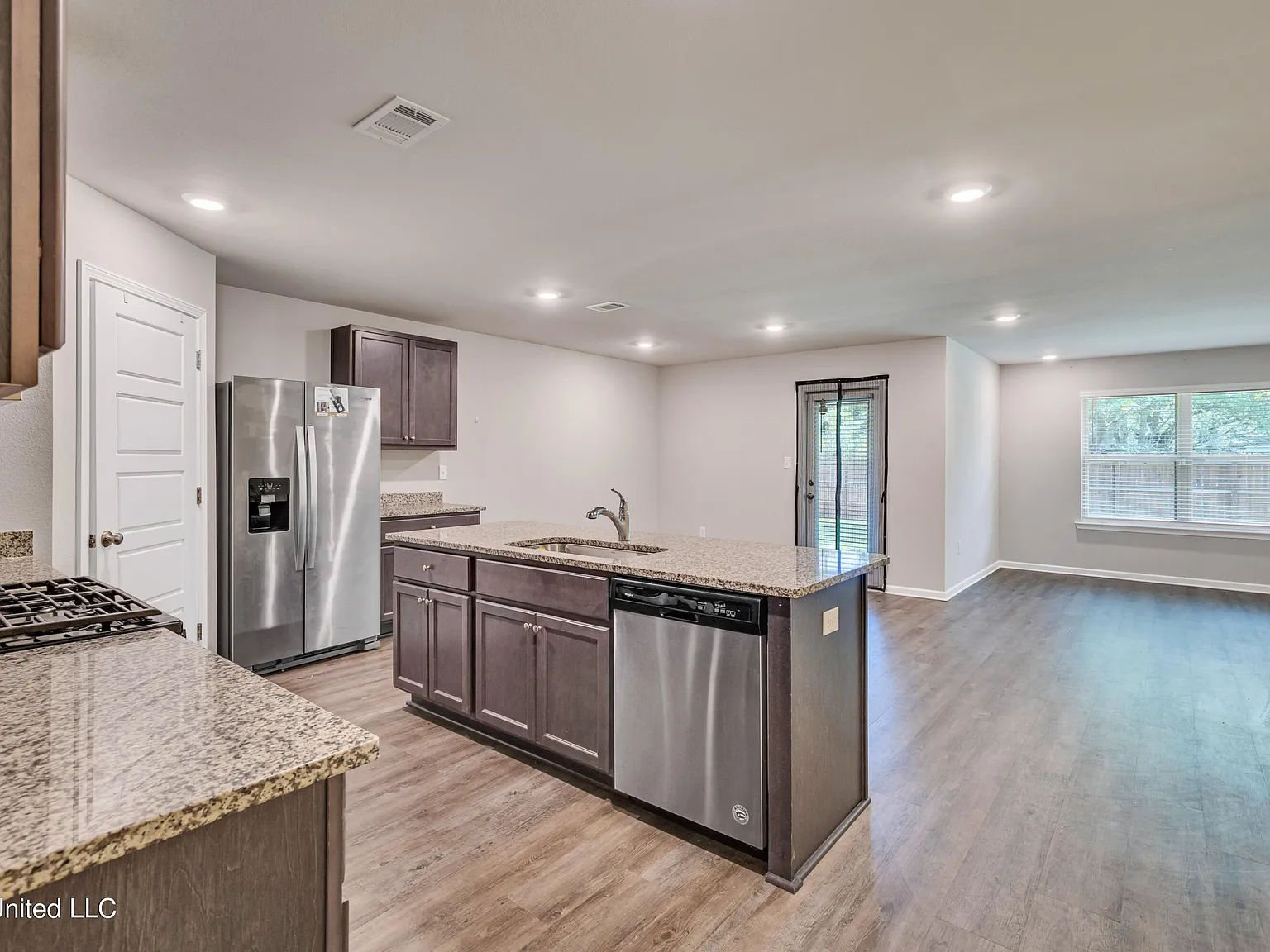 4 bed, 2.0 bath, 1830 sqft, $2,150 — Photo 3