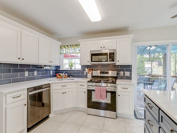 3rd image of 208 Moorhill Ave