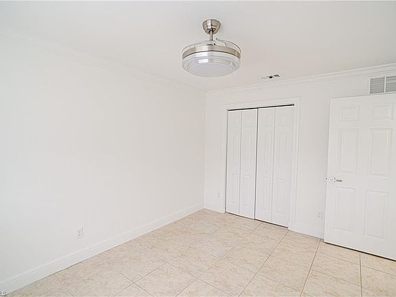 4th image of 3725 39th AVE NE