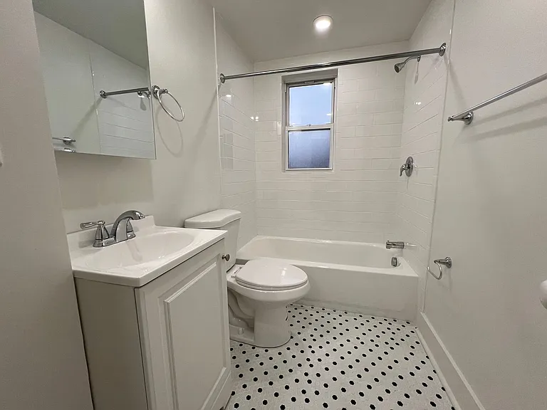 6730 Greenwood St — Photo 11