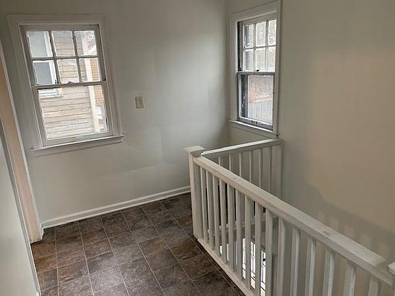 4th image of 1009 W Ionia St #B