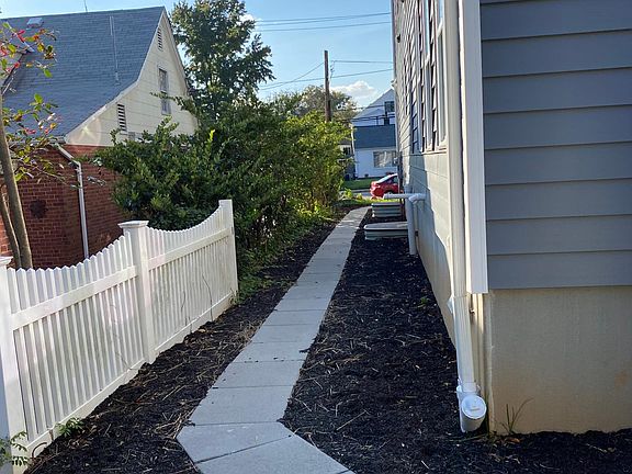 4th image of 10329 Summit Ave #B