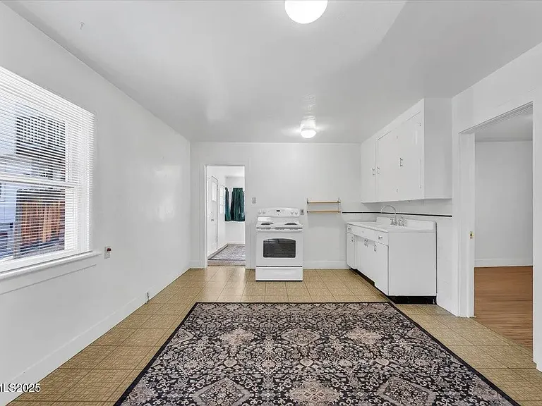 1145 Seminary Ave — Photo 9
