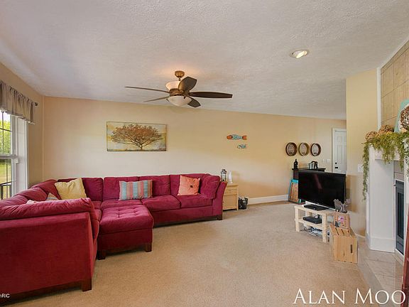 5th image of 182 Indian Bluffs Dr NE