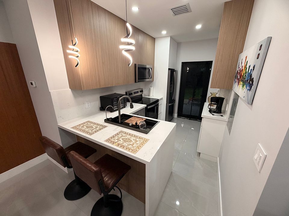 1st image of 1144 NE 144th St #1