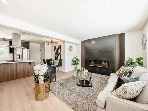 4936 W 45th St SW, Calgary, AB T3E 3W4