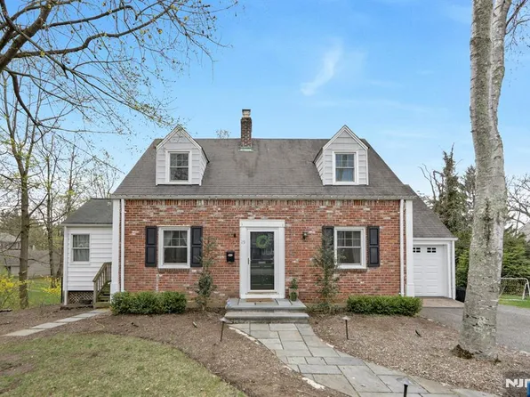 19 Linwood Ave, Midland Park, NJ 07432