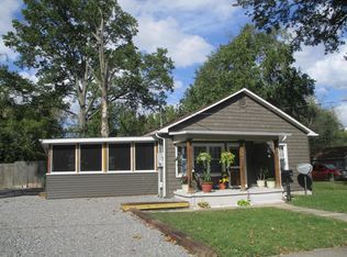 527 E Taylor St, Benton, IL 62812