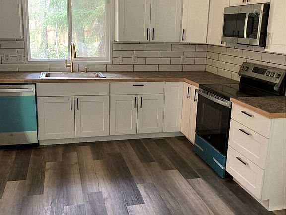 5th image of 641 N Rainbow Way E