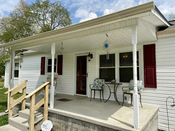 134 Sycamore Dr, Harriman, TN 37748