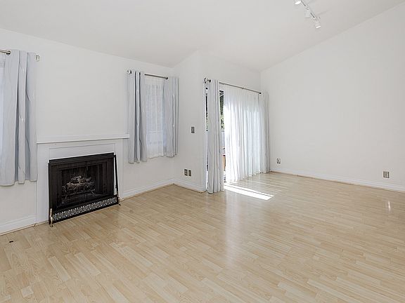 5th image of 10504 Sunland Blvd Unit 5